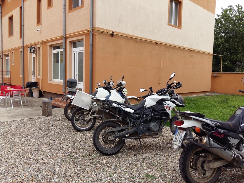 Pensiunea Claudiu Caransebes Exterior photo