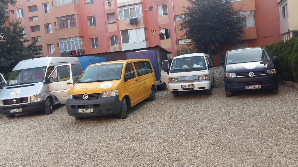Pensiunea Claudiu Caransebes Exterior photo